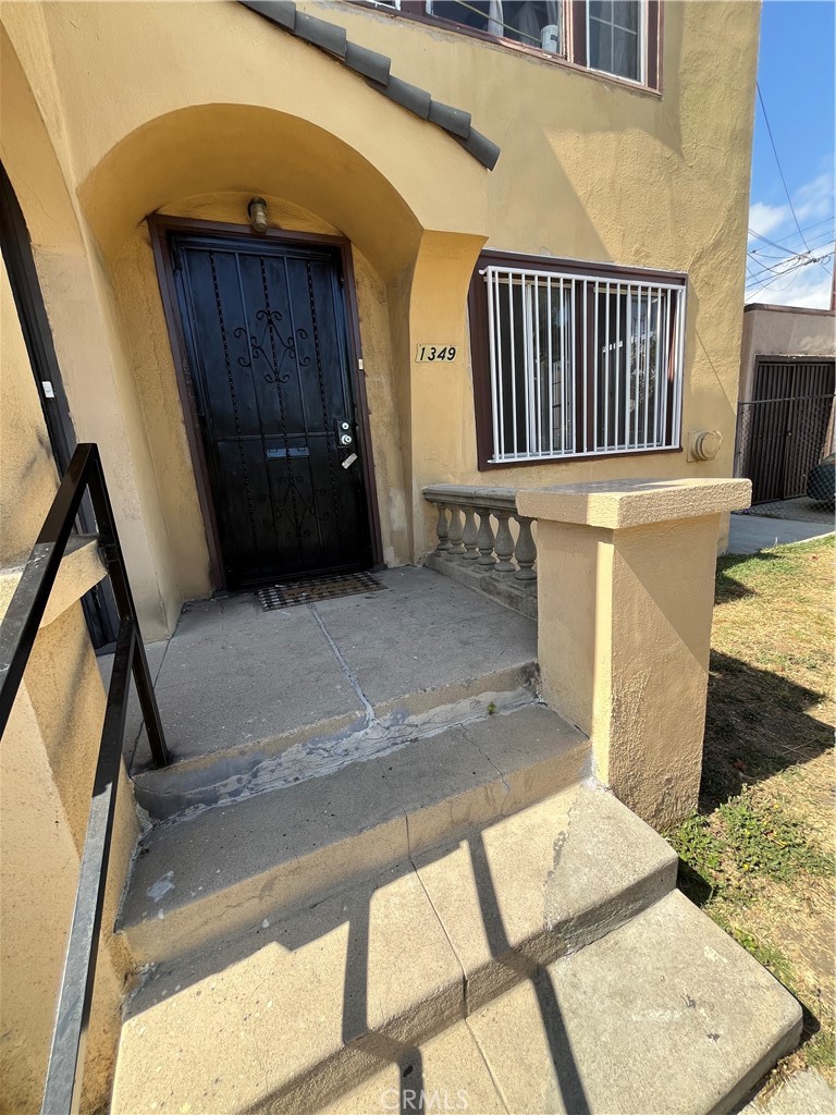1349 W 49th