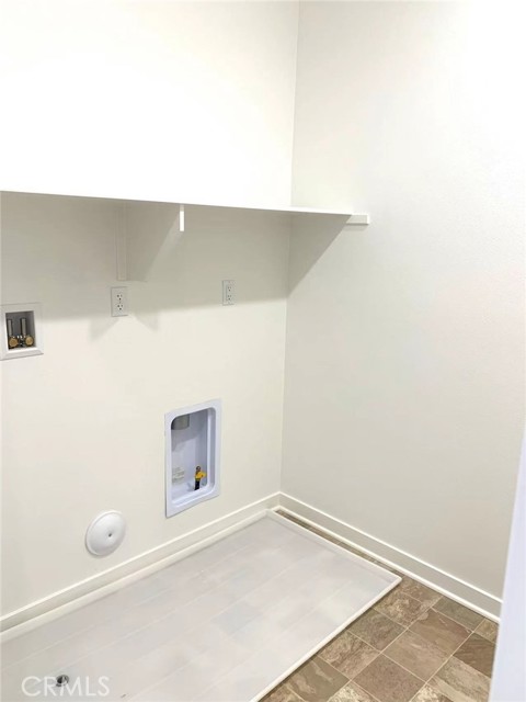 6938 Stonecrop Lane, Fontana CA: https://media.crmls.org/medias/46e4f1e5-eb37-42f3-aef5-1a5327357062.jpg