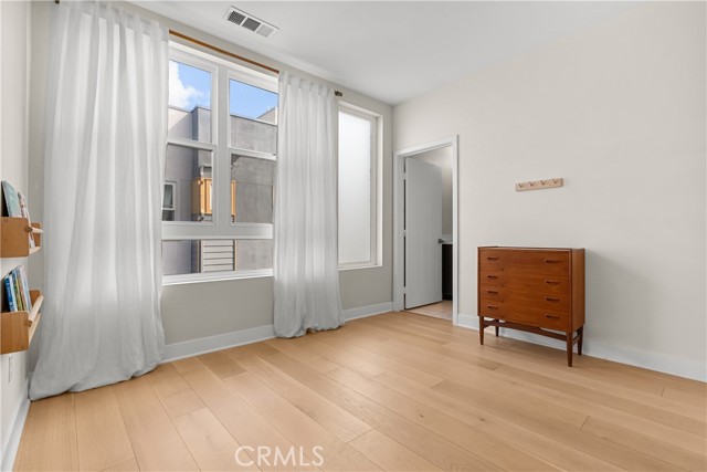 Detail Gallery Image 32 of 41 For 2753 Waverly Dr #705,  Los Angeles,  CA 90039 - 2 Beds | 3 Baths