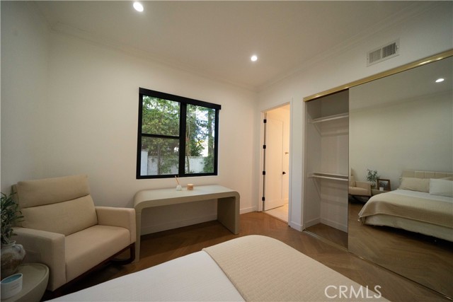 Detail Gallery Image 40 of 74 For 17437 Oak Creek Ct, Encino,  CA 91316 - 5 Beds | 5/1 Baths