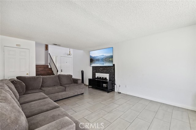 Detail Gallery Image 6 of 27 For 13138 Pan Am Bld, Moreno Valley,  CA 92553 - 3 Beds | 2/1 Baths