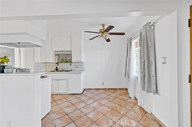 Detail Gallery Image 8 of 16 For 330 W Laurel St #C,  Compton,  CA 90220 - 1 Beds | 1 Baths