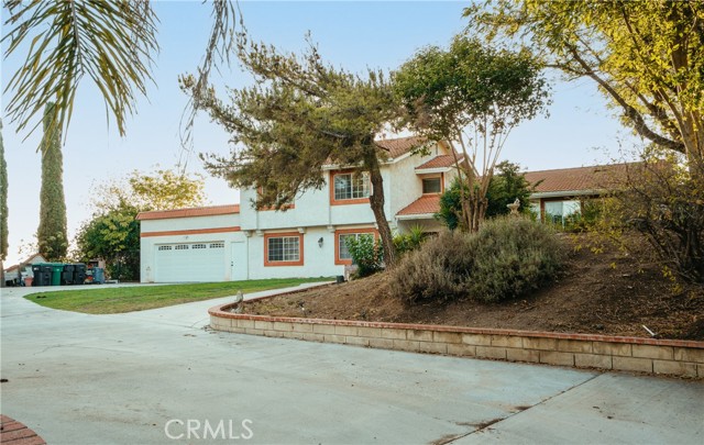 5266 Bluff Street, Norco CA: https://media.crmls.org/medias/46ea4a24-30b8-4026-8d5e-2cef817c2ab2.jpg