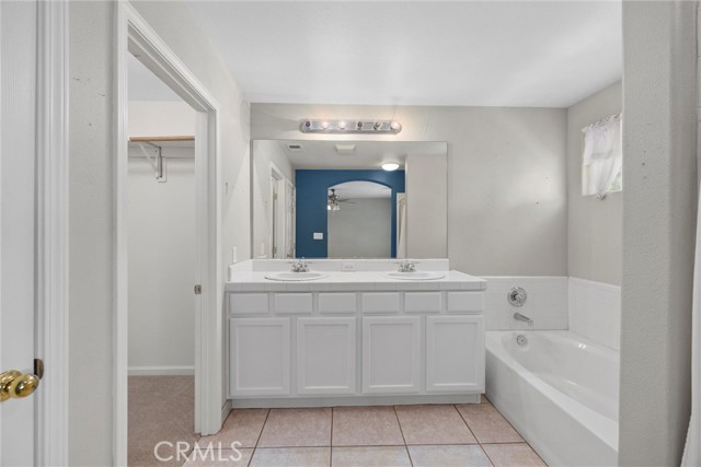 12200 Verdelho Avenue, Bakersfield CA: https://media.crmls.org/medias/46ead5b2-80d3-47f3-b518-d5533b57ddb6.jpg