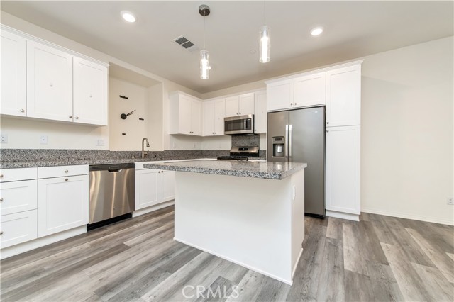 Detail Gallery Image 6 of 27 For 5901 Oatfield Ave, Corona,  CA 92880 - 3 Beds | 2/1 Baths