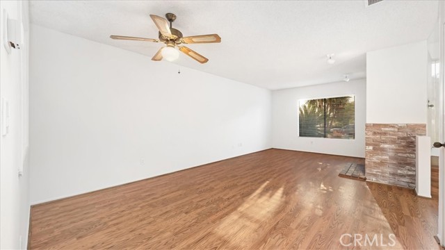 Detail Gallery Image 11 of 39 For 2243 Pacific Ave #3,  Costa Mesa,  CA 92627 - 3 Beds | 2/1 Baths