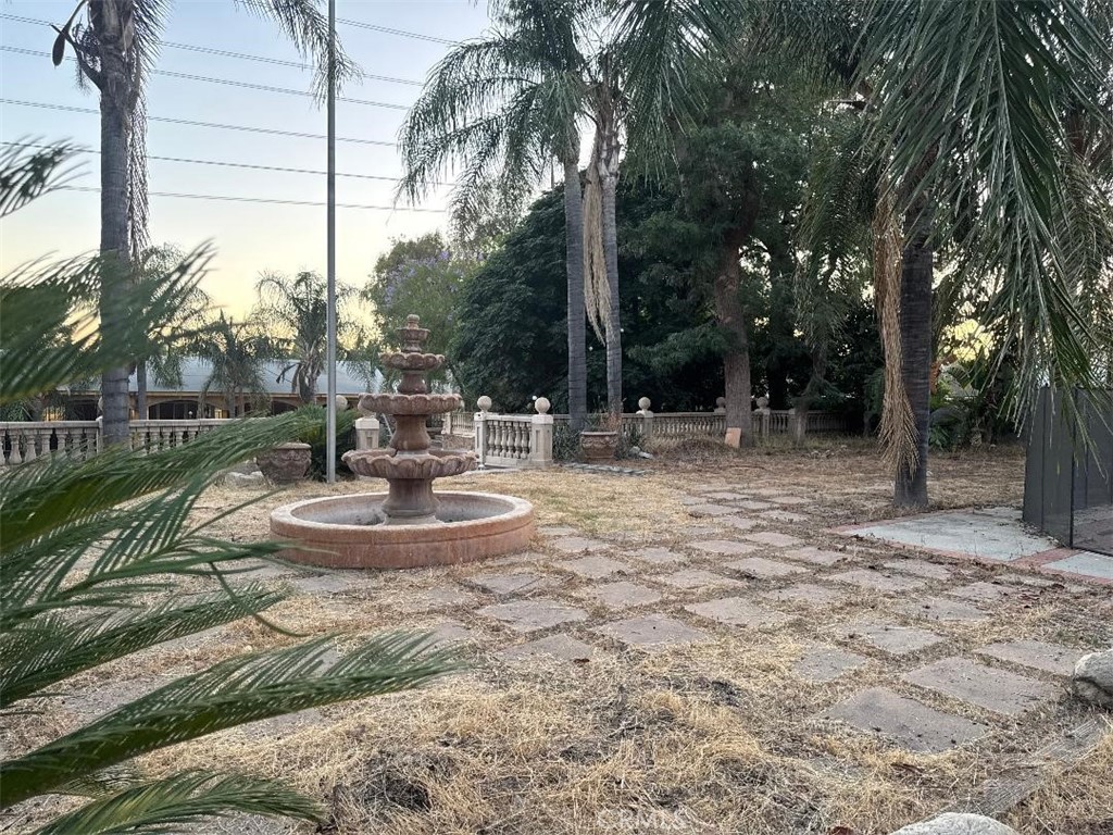 https://media.crmls.org/medias/46ed1986-b6d9-4c79-a037-d17b01782295.jpg?preset=X-Large