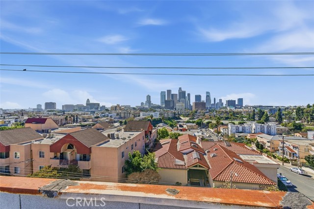 Image 20 of 26 For 939 College  