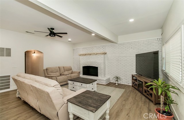 Detail Gallery Image 2 of 39 For 5221 S Reed Ave, Reedley,  CA 93654 - 3 Beds | 2 Baths