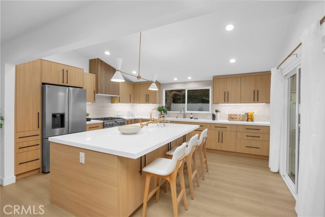 Detail Gallery Image 10 of 33 For 20942 Queens Park, Huntington Beach,  CA 92646 - 5 Beds | 3 Baths