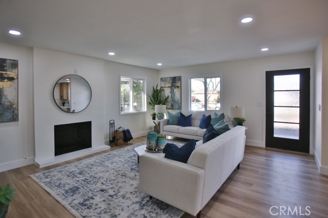 Detail Gallery Image 10 of 25 For 4022 W Roberts Dr, Santa Ana,  CA 92704 - 4 Beds | 2 Baths