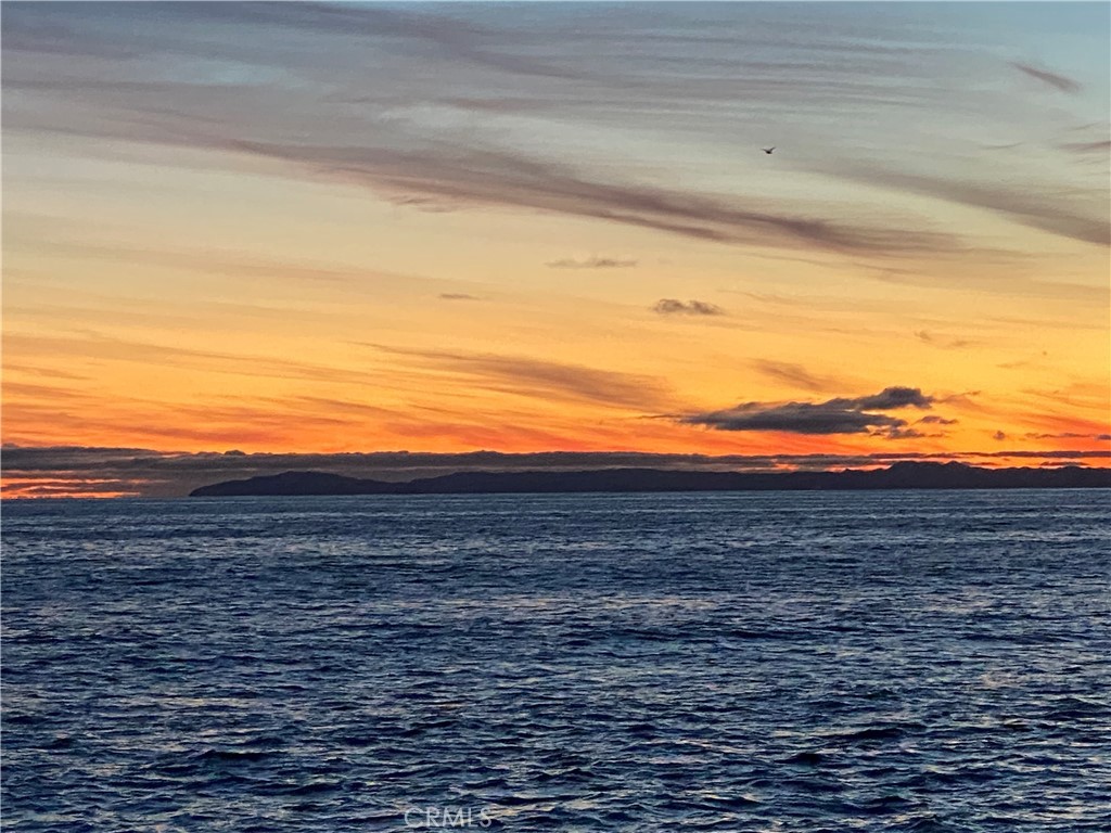 https://media.crmls.org/medias/46ef9a6b-f2ca-464a-9dd4-eb847fad35e1.jpg?preset=X-Large