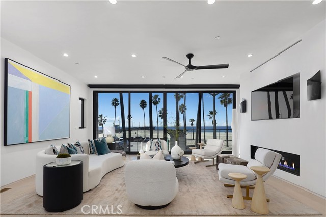 3011 Ocean Front Walk, Venice CA: https://media.crmls.org/medias/46f096a9-c260-4bf9-978b-b53b96f111f7.jpg