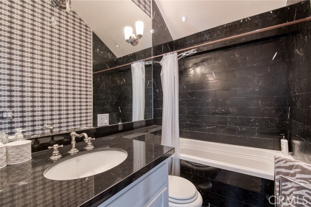 Detail Gallery Image 15 of 22 For 325 Poppy Ave, Corona Del Mar,  CA 92625 - 3 Beds | 2/1 Baths