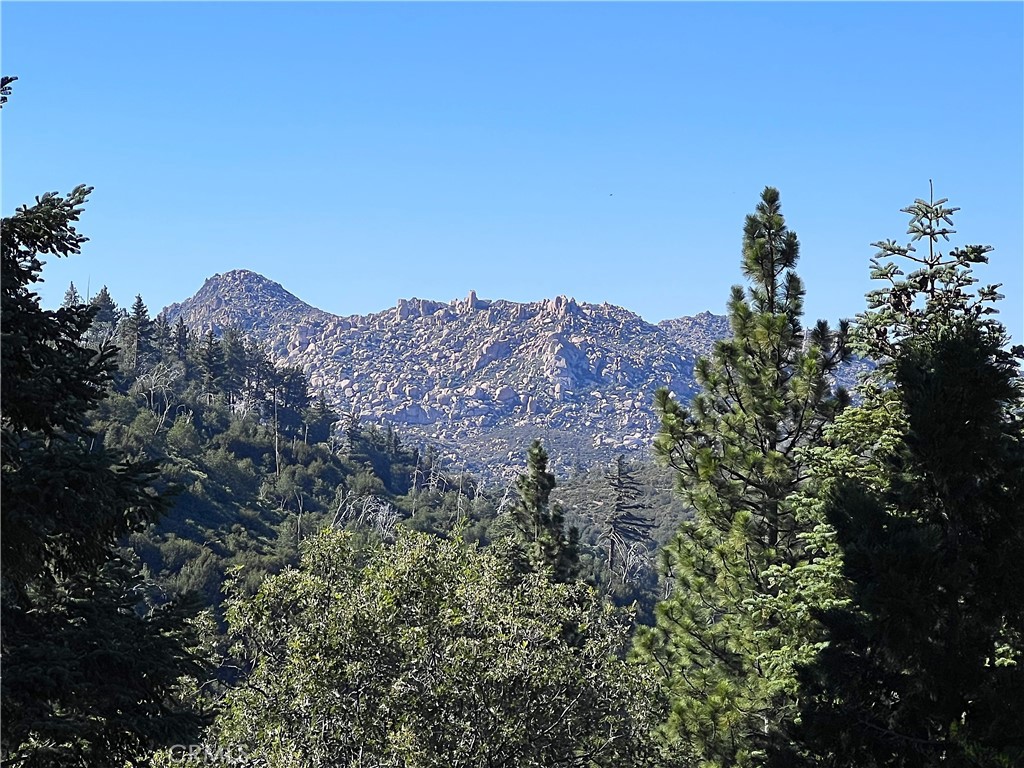 https://media.crmls.org/medias/46f1a46b-2df0-4789-9764-375a02851cc1.jpg?preset=X-Large
