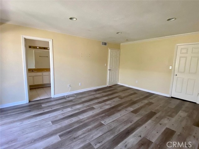 Detail Gallery Image 5 of 17 For 8801 Cedros Ave #11,  Panorama City,  CA 91402 - 2 Beds | 2/1 Baths