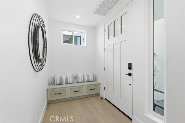 Detail Gallery Image 3 of 45 For 617 N Irena Ave #B,  Redondo Beach,  CA 90277 - 4 Beds | 3/1 Baths