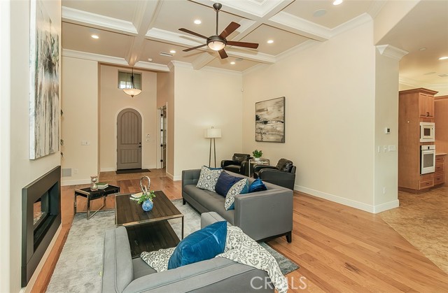 1562 N Empire Lane, Clovis CA: https://media.crmls.org/medias/46f44ced-dd25-4296-b53e-24f77456cb50.jpg