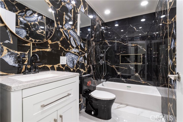 Detail Gallery Image 8 of 46 For 13331 Moorpark St #319,  Sherman Oaks,  CA 91423 - 2 Beds | 2 Baths