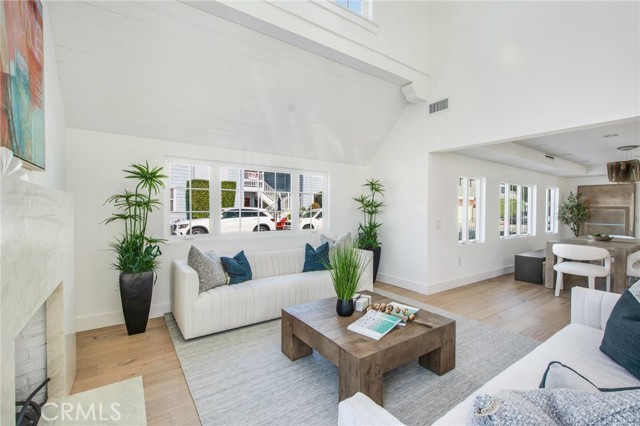 Detail Gallery Image 21 of 44 For 1103 Balboa Ave, Newport Beach,  CA 92662 - 4 Beds | 3/1 Baths