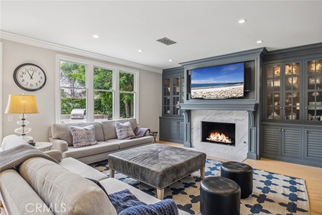 Detail Gallery Image 2 of 36 For 24 Cape Woodbury, Newport Beach,  CA 92660 - 5 Beds | 4/1 Baths