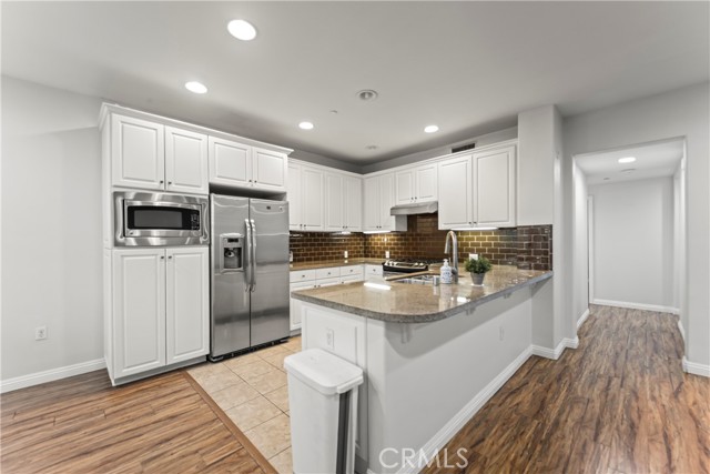 76 City Stroll, Irvine CA: https://media.crmls.org/medias/46f5e049-2496-4b23-bff9-345f40efbb1b.jpg