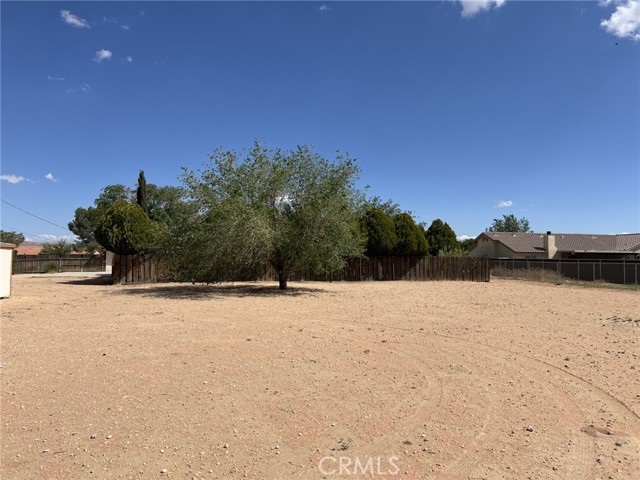 Detail Gallery Image 10 of 18 For 15100 Blackfoot Rd, Apple Valley,  CA 92307 - 3 Beds | 2 Baths