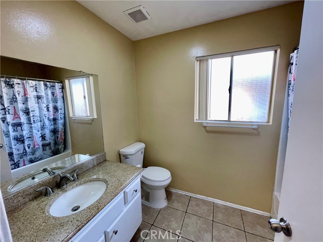 Detail Gallery Image 8 of 11 For 901 N Dalton Ave #D,  Azusa,  CA 91702 - 2 Beds | 1 Baths