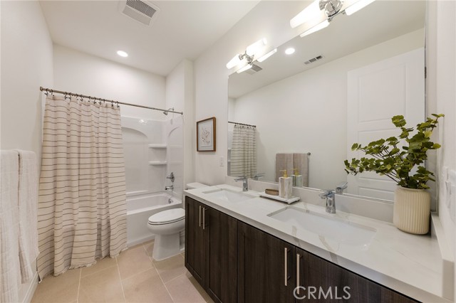 Detail Gallery Image 18 of 21 For 126 N New Ave #8,  Monterey Park,  CA 91755 - 3 Beds | 2/1 Baths