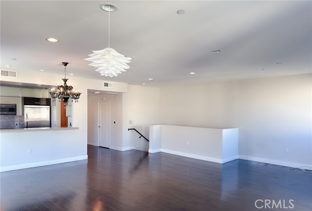 Detail Gallery Image 7 of 26 For 1411 N Detroit St #402,  Los Angeles,  CA 90046 - 3 Beds | 2/1 Baths