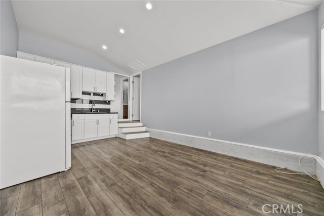 8447 Colbath Avenue, Panorama City CA: https://media.crmls.org/medias/46f9377c-929a-40a8-8b53-e1b3ca88104d.jpg