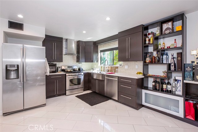 Detail Gallery Image 9 of 28 For 5456 Hermitage Ave #8,  Valley Village,  CA 91607 - 2 Beds | 2 Baths