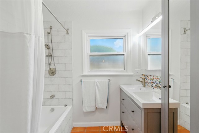 2200 Pine Avenue, Long Beach CA: https://media.crmls.org/medias/46fa8aea-2f3f-40c3-aeb4-d32f76173cac.jpg