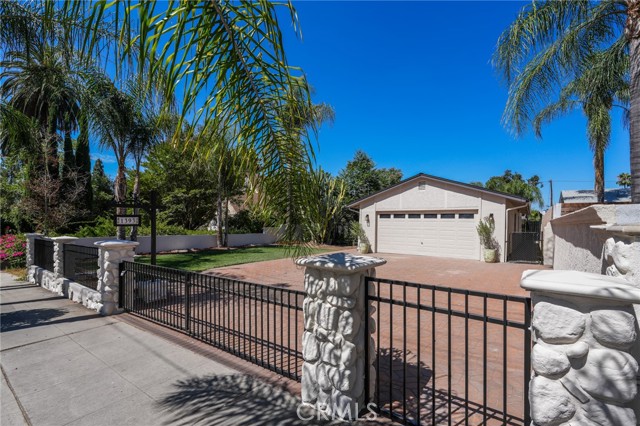 1393 Navarro Avenue, Pasadena CA: https://media.crmls.org/medias/46fafbef-7e1e-47c2-b3fe-7fc516403647.jpg
