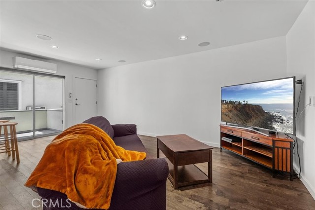 Detail Gallery Image 3 of 10 For 1411 N Hayworth Ave #15,  West Hollywood,  CA 90046 - 1 Beds | 1 Baths