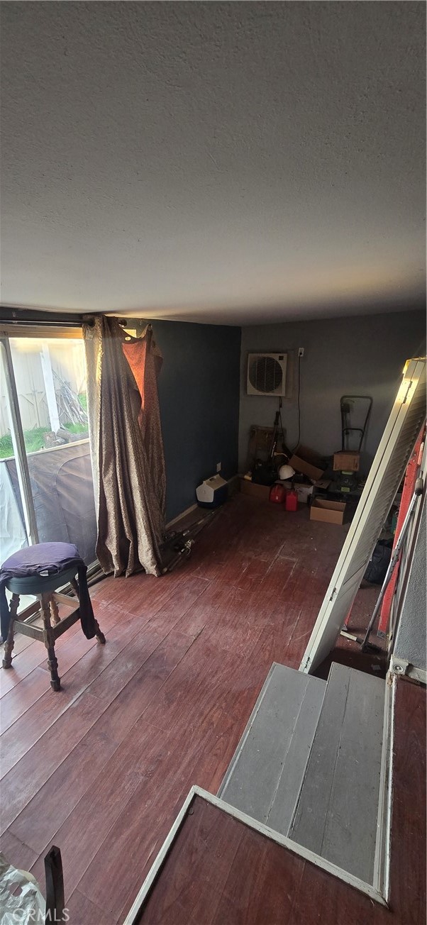 Detail Gallery Image 3 of 9 For 44627 Beech, Lancaster,  CA 93534 - 3 Beds | 1 Baths