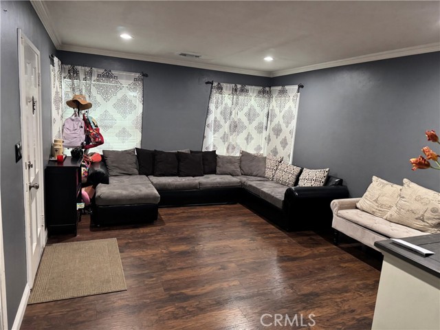 Detail Gallery Image 5 of 23 For 812 N Dickel St, Anaheim,  CA 92805 - 2 Beds | 2 Baths