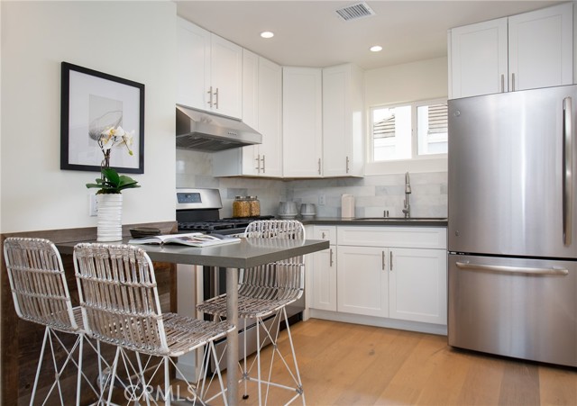 Detail Gallery Image 4 of 9 For 608 1/2 Acacia Ave, Corona Del Mar,  CA 92625 - 2 Beds | 1 Baths