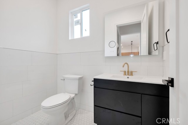 Detail Gallery Image 12 of 22 For 16514 San Fernando Mission Blvd, Granada Hills,  CA 91344 - 3 Beds | 2/1 Baths