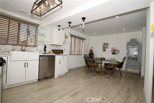 Detail Gallery Image 11 of 46 For 18954 Sherman Way #3,  Reseda,  CA 91335 - 2 Beds | 3 Baths