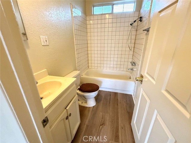 1621 W 82nd Street, Los Angeles CA: https://media.crmls.org/medias/46fd9793-1643-433e-b842-09d2099a6f68.jpg