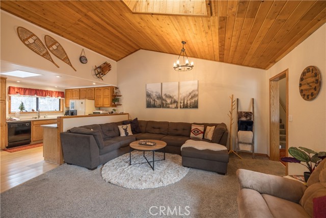 Detail Gallery Image 6 of 33 For 42324 Paramount, Big Bear Lake,  CA 92315 - 3 Beds | 2 Baths