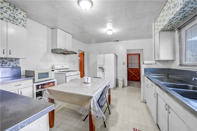 2857 W Avenue 33, Los Angeles CA: https://media.crmls.org/medias/47020382-a3a3-4744-b372-05f31da03a84.jpg