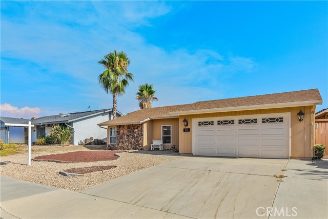 Detail Gallery Image 2 of 32 For 2601 Grand Teton Ave, Hemet,  CA 92544 - 3 Beds | 2 Baths