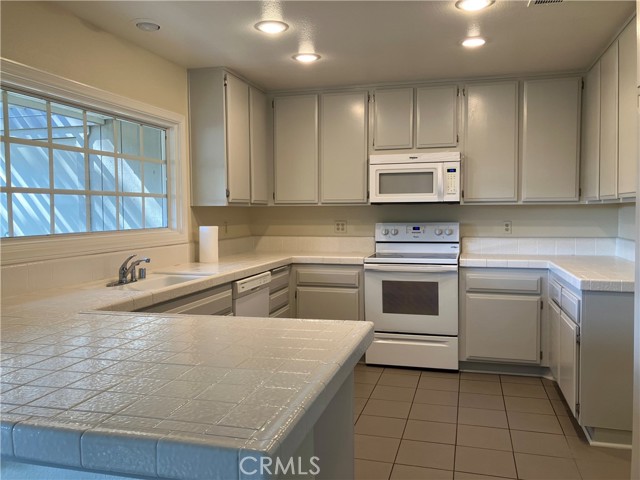 Detail Gallery Image 2 of 12 For 32213 via Barrida, San Juan Capistrano,  CA 92675 - 2 Beds | 2 Baths