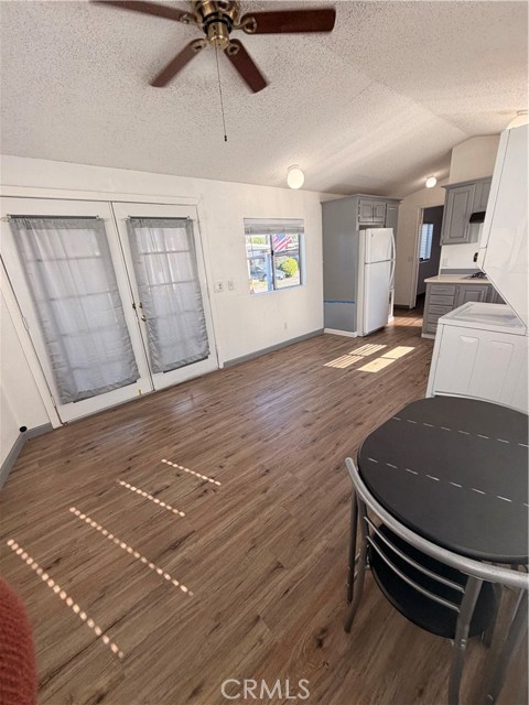 Detail Gallery Image 11 of 18 For 16511 Garfield #D40,  Paramount,  CA 90723 - 1 Beds | 1 Baths