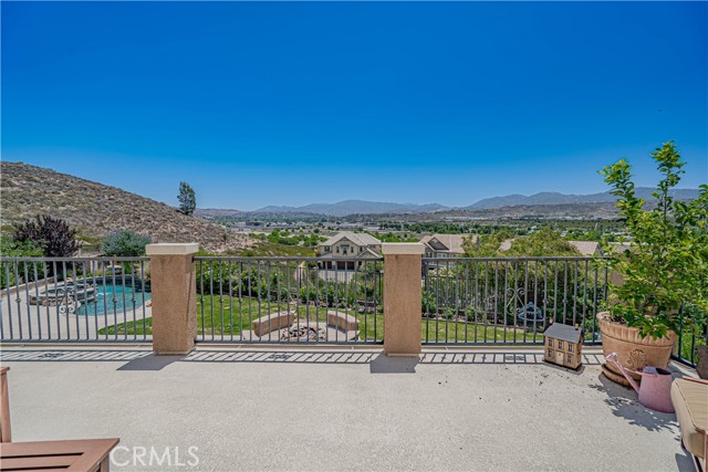 22348 Driftwood Court, Saugus CA: https://media.crmls.org/medias/4704ee90-b474-4ba9-955a-25480df55b71.jpg