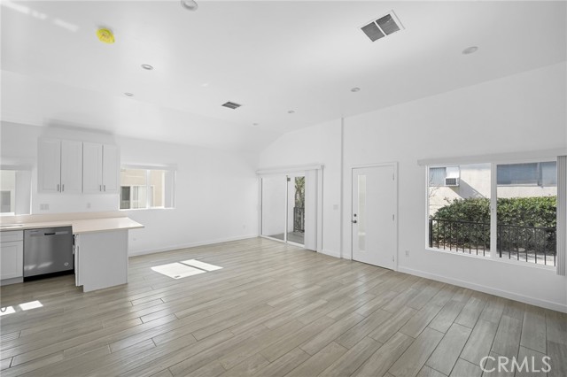 Detail Gallery Image 4 of 27 For 2926 Fairmount #3/4,  La Crescenta,  CA 91214 - 2 Beds | 2/1 Baths