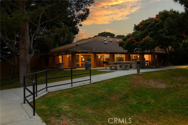 613 Larkspur Avenue, Corona del Mar CA: https://media.crmls.org/medias/47050a23-22f1-49c0-a0a8-d4a222563368.jpg