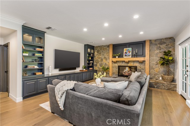 6032 County Oak Road, Woodland Hills CA: https://media.crmls.org/medias/4706667e-0c5b-46ff-b0b7-3a551fe9618a.jpg